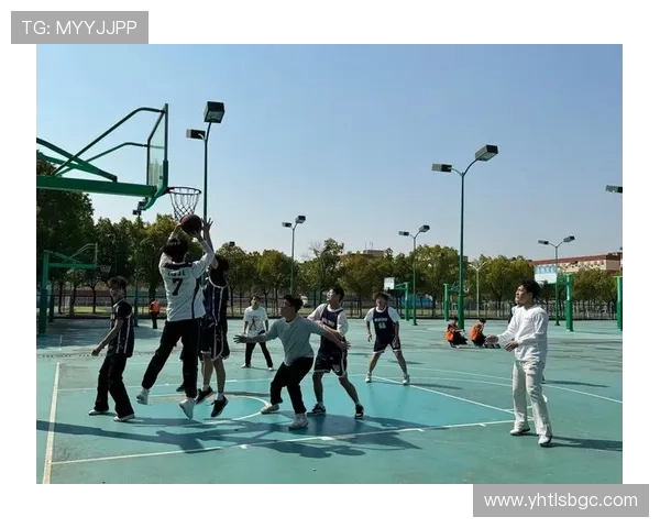 以篮球为纽带探索团队协作精神与青春激情融合的发展之路