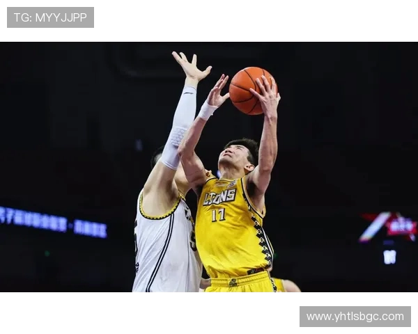 CBA直播吧精彩对决广东队迎战辽宁队全力争胜